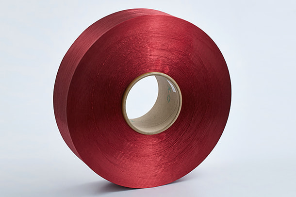 ポリエステル糸は、さまざまな製品の製造に使用される人気のある繊維です。