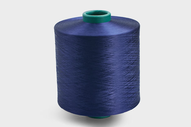 カーペット糸は、部屋の床表面の一部または全体を覆う繊維製床材です。